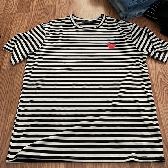 SHEIN Other - SHEIN Men’s Graphic Striped Heart T-Shirt